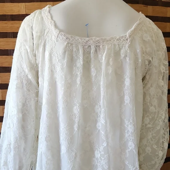 V Cristina lace overlay top - Picture 8 of 9